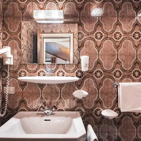 Garni Iosc Hotel 2*
